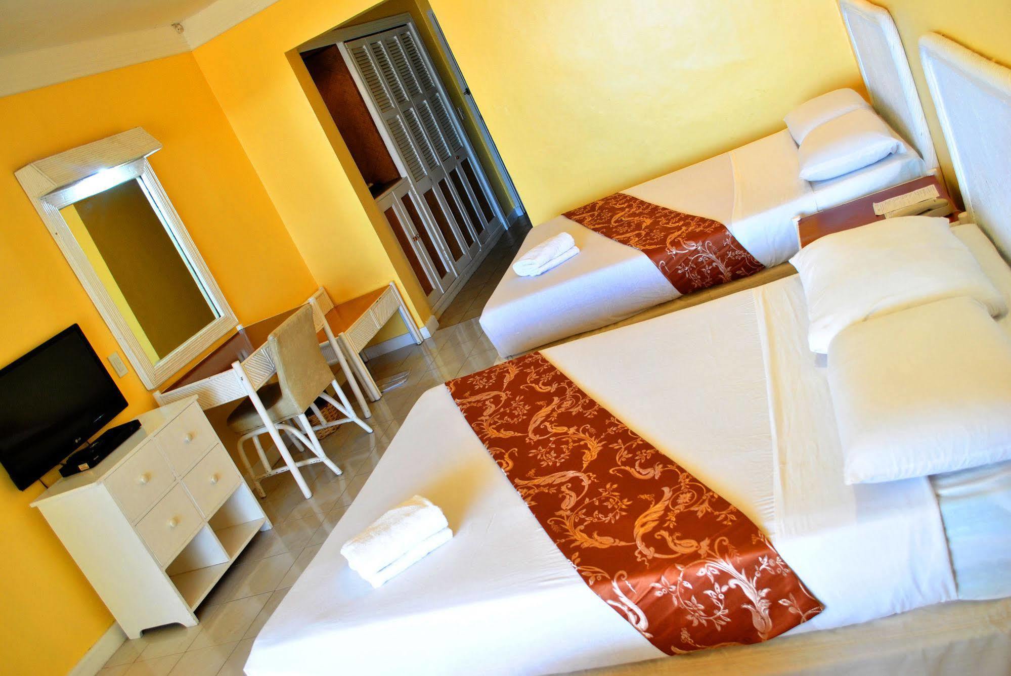 Leyte Park Resort Hotel Tacloban Exteriör bild