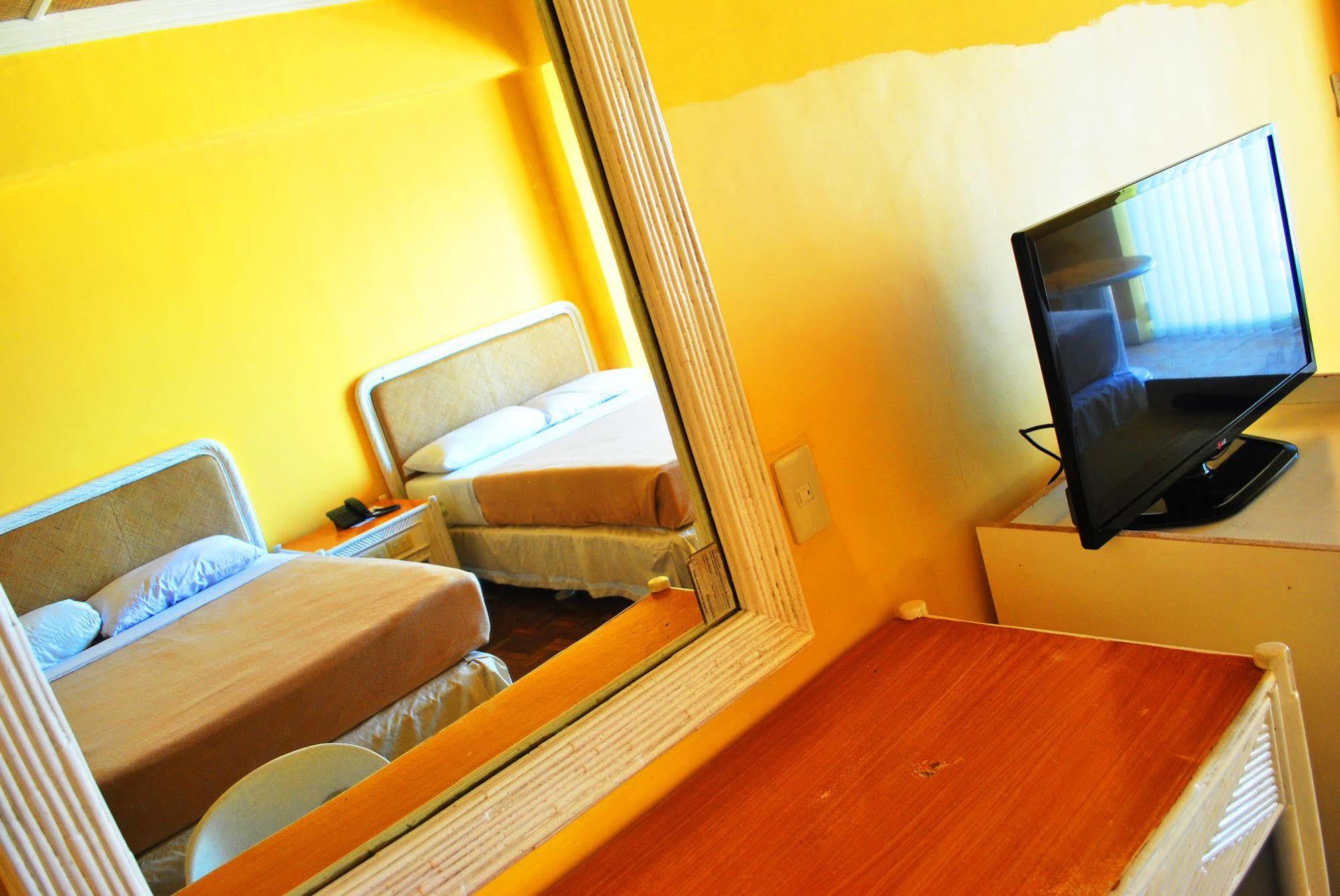 Leyte Park Resort Hotel Tacloban Exteriör bild